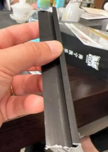 Réf CH : EDGE SLIVER